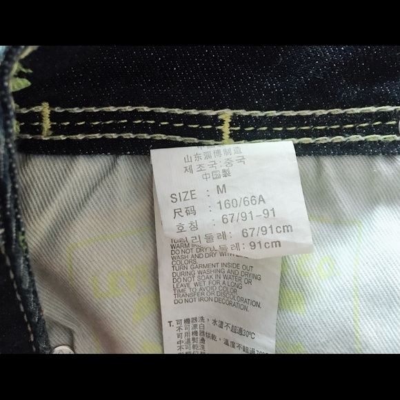 Brand New Levi’s Basic Dark Wash Denim Shorts - Picture 5 of 5